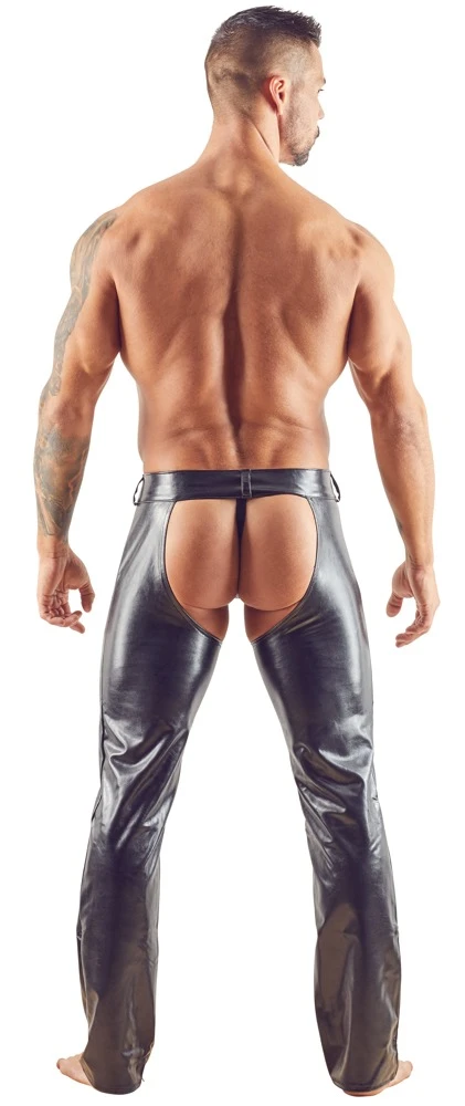 Schwarze Chaps mit Zwei-Wege-Reißverschluss an den Beininnenseiten und dazu passend ein heißer String.