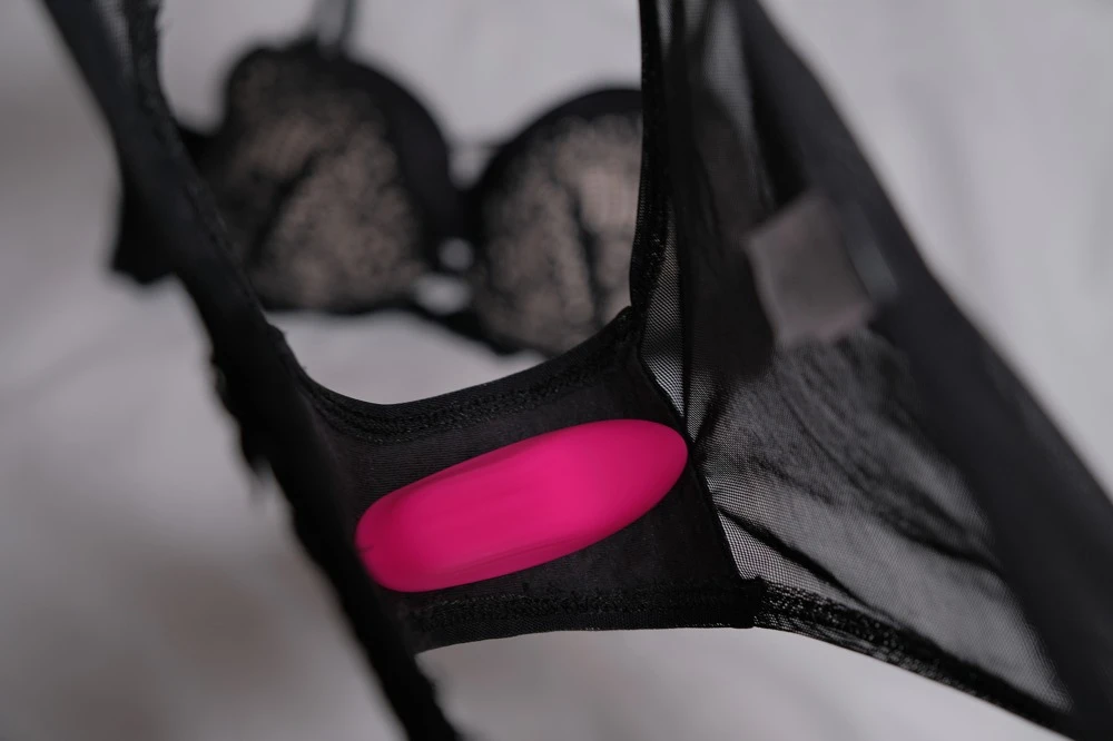 Lovense Ferri Panty-Vibrator leiser, erotischer Bluetooth-Vibrator mit starkem Magnet, App-Steuerung, 10 Modi in 3 Intensitäten, diskret im Slip tragbar und wasserdicht für jederzeit und überall
