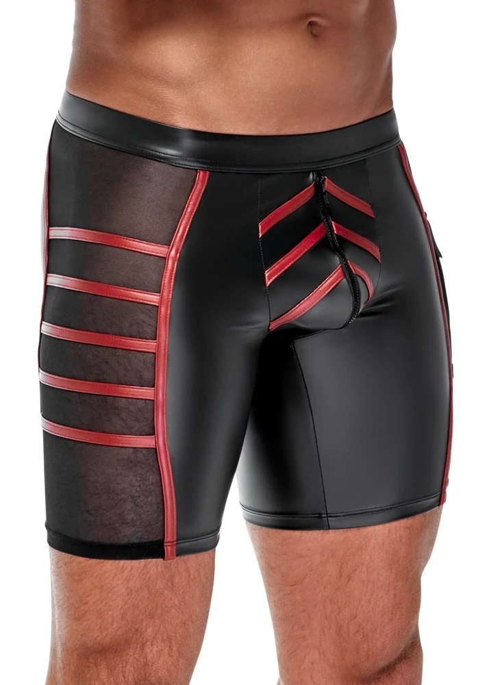 Eng geschnittene Shorts von NEK im schwarzen Mattlook mit roten betonenden Kontrast-Streifen. Eng geschnittene Shorts von NEK im schwarzen Mattlook mit roten betonenden Kontrast-Streifen.