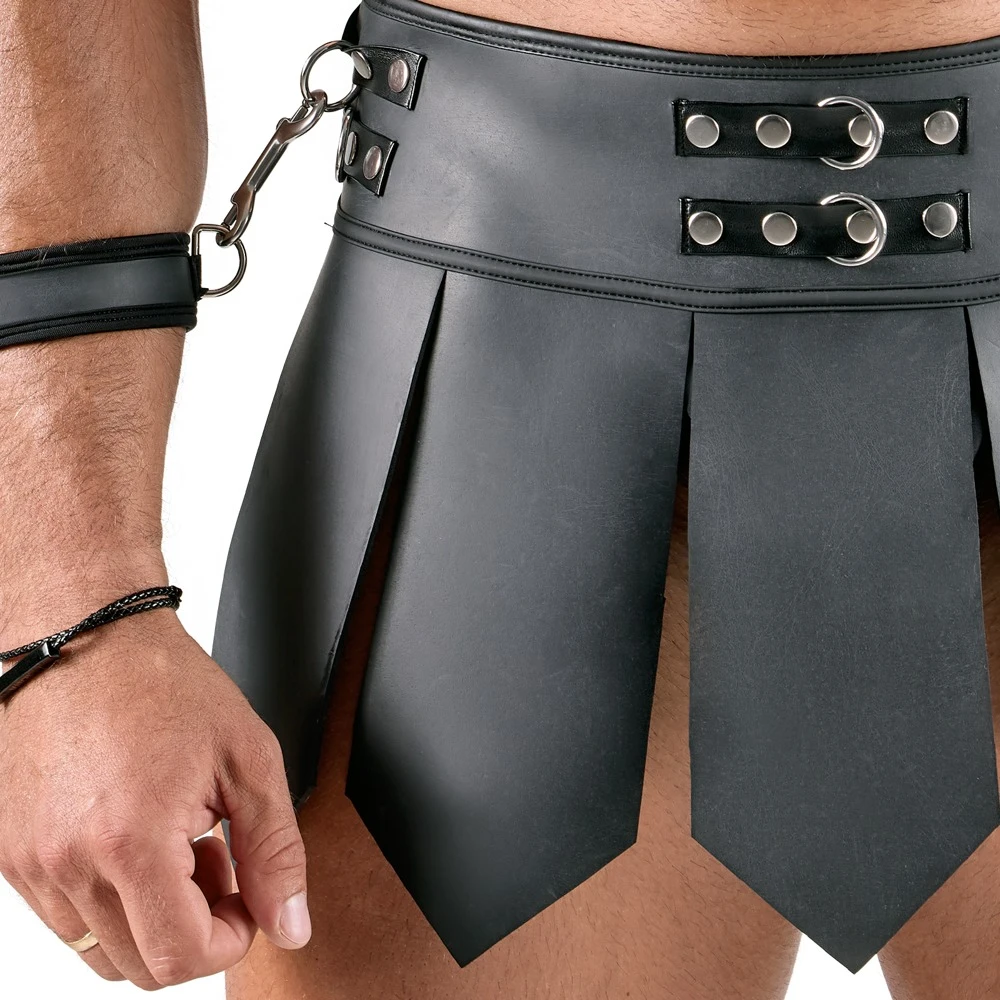 Gladiator-Rock & Harness im Set mit Handfesseln – markanter Matt-Look von Svenjoyment Bondage für echte Dominanz Gladiator-Rock & Harness im Set mit Handfesseln – markanter Matt-Look von Svenjoyment Bondage für echte Dominanz