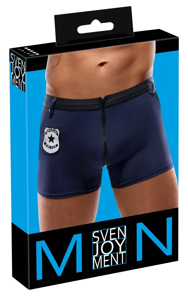Enge Pants von Svenjoyment im Special Police Style mit auffälligem Emblem vorne. Enge Pants von Svenjoyment im Special Police Style mit auffälligem Emblem vorne.