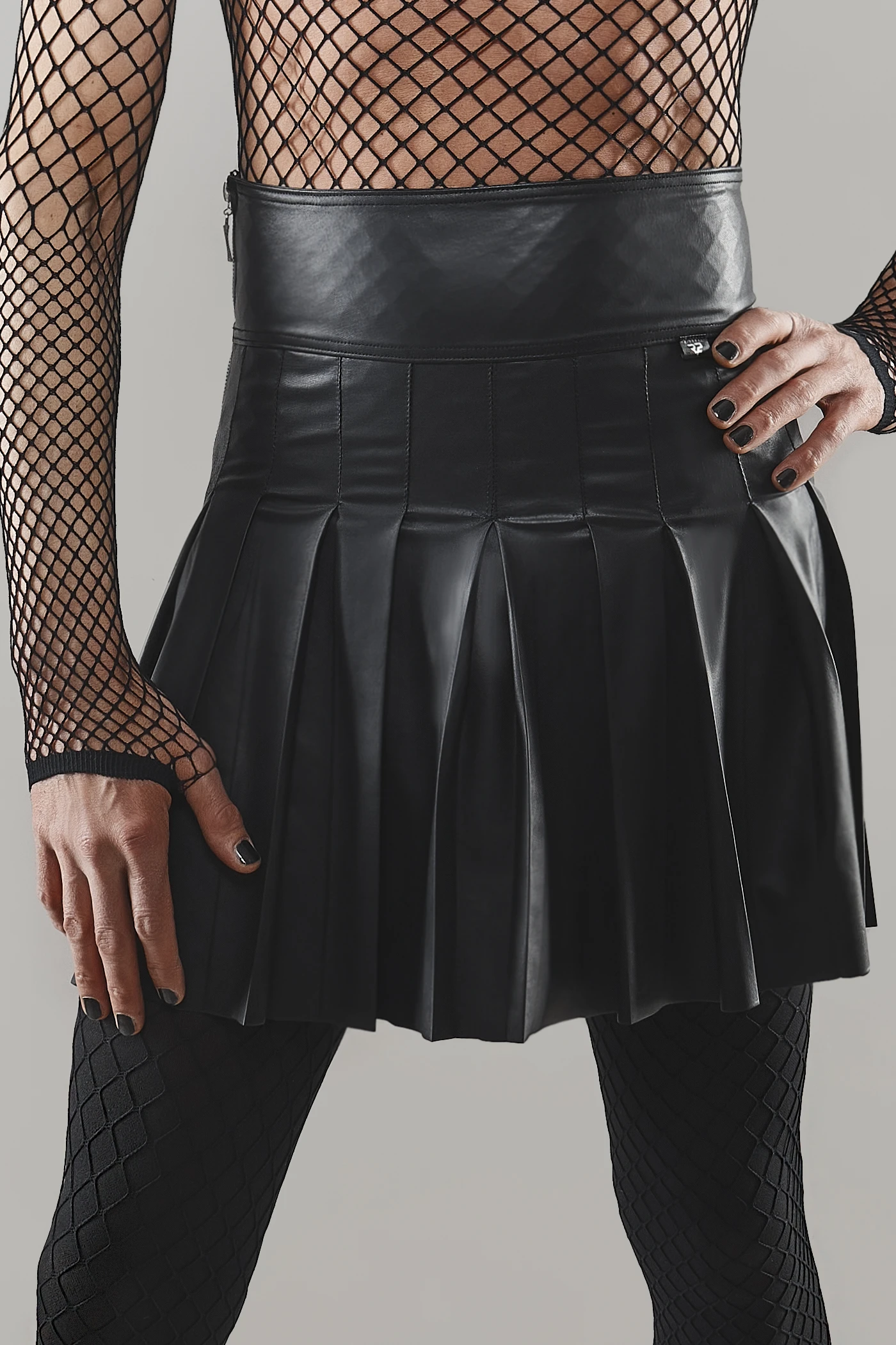 Herren Halblanger, hochgeschnittener Kinky Rock BOJavier00 aus perforiertem Material von Regnes Fetish Planet