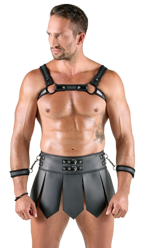 Gladiator-Rock & Harness im Set mit Handfesseln – markanter Matt-Look von Svenjoyment Bondage für echte Dominanz Gladiator-Rock & Harness im Set mit Handfesseln – markanter Matt-Look von Svenjoyment Bondage für echte Dominanz