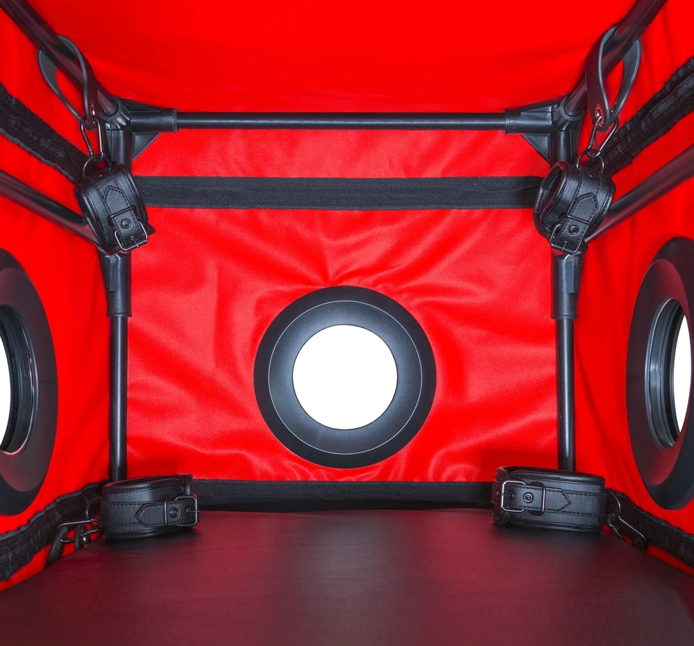 La Niche - Black&Red, Für Rollenspiele gebaut: Geschlossene BDSM-Kabine mit Fesseln, 3 Öffnungen, Halsmanschette und LED-Licht – einfach aufbauen!