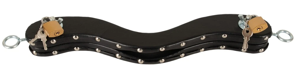 Le Humbler, Humbler Hodenpranger mit Lederbezug, 2 Schlössern, Schlüsseln und seitlichen Fesselringen für intensive BDSM Spiele – ZADO