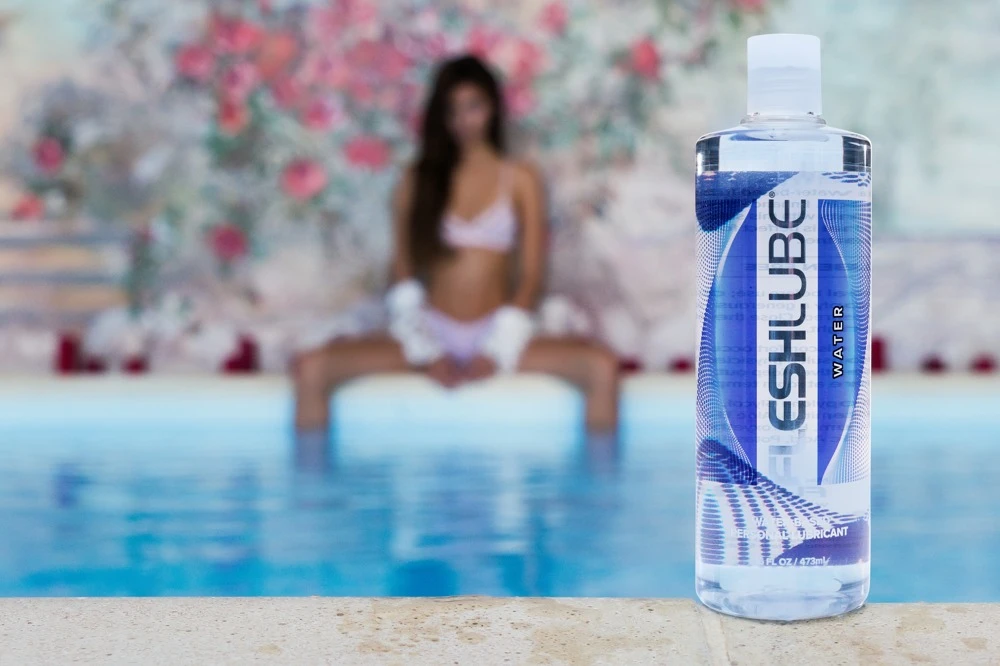 Fleshlube Water 500 ml, Fleshlight FleshLube Water Gleitmittel auf Wasserbasis für heiße, intensive Momente, extra feucht, hautfreundlich, hypoallergen, parabenfrei und dermatologisch getestet für maximalen Genuss