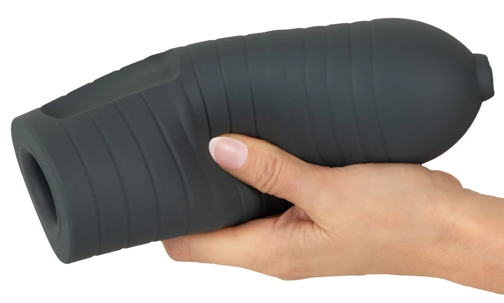 Suck-O-Mat 3 Perf. Sleeve XL, (Ersatz-) Sleeve für Suck-O-Mat 3 XL aus seidig-softem Silikon mit Performance Ringen für intensivere Stimulation und optimalen Halt