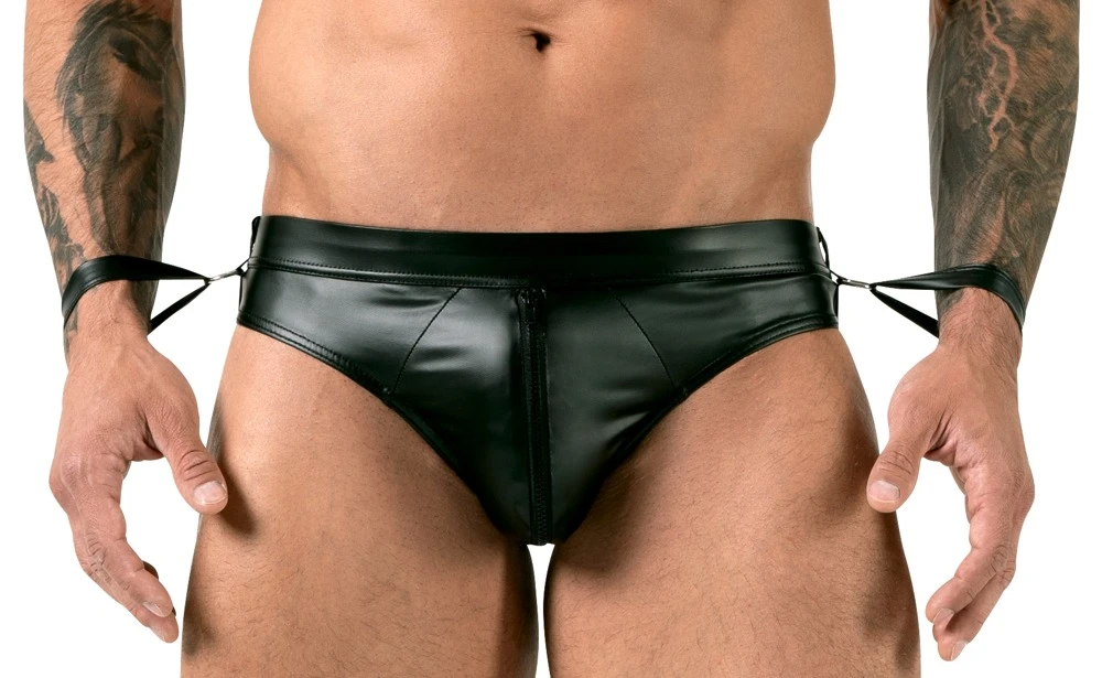 Aufregend po-freier Jockslip von Svenjoyment Bondage im trendigen Mattlook, der seine besten Teile aufregend betont.