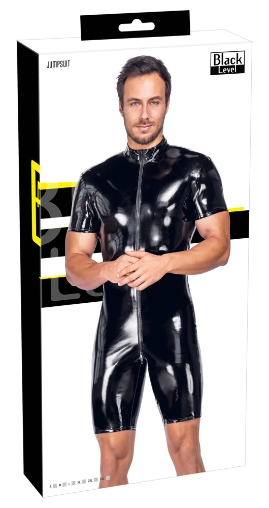 Lack Herren Kurzoverall, Lack-Overall mit kurzem Arm und Bein von Black Level im schwarzen Glanz mit unterlegtem 3-Wege-Zipper vom Stehkragen bis über den Po