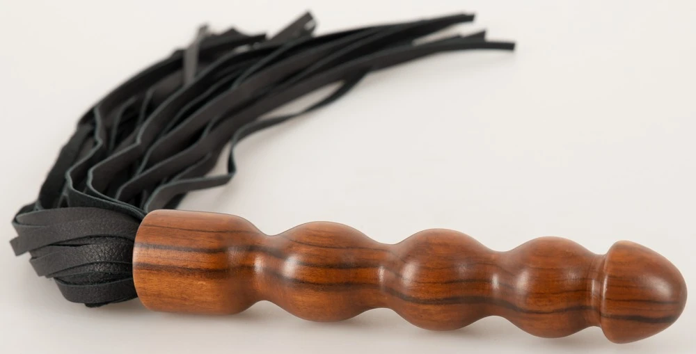 Hochwertiger robuster Leder Flogger Wood von ZADO mit massivem Holzgriff und weichen Lederriemen.