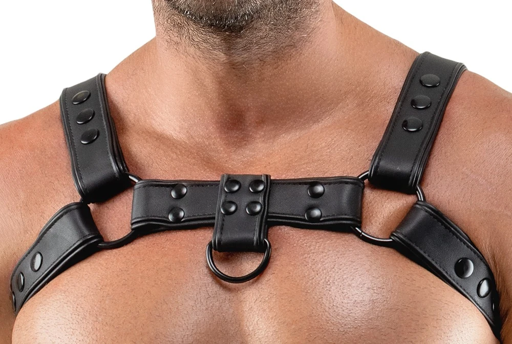 Herren Brustharness, Brustharness Lederimitat verstellbar mit Schnallen stabiler Fesselring vorne hinten markanter Look perfekte Passform