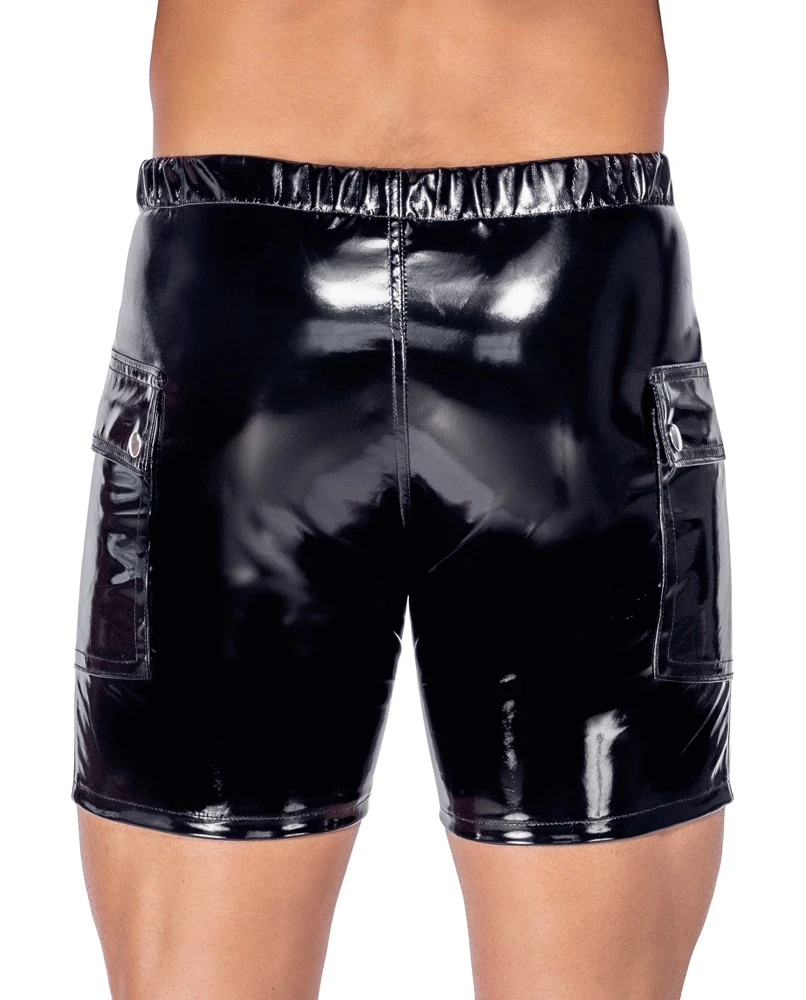 Provokante Wetlook-Shorts in glänzendem Lack mit sexy Cut, leichtem Stretch und markantem Reißverschluss für dominante Auftritte