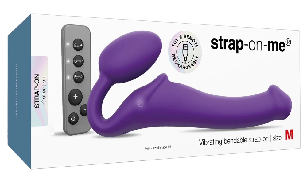 Vibrating Strap-On M , Vibrating Bendable Strap-On mit 3 Motoren, Fernbedienung, wasserdichtem Silikon und individuell steuerbaren Vibrationen für vielseitige Anwendungen beim Solo- und Partnerspiel