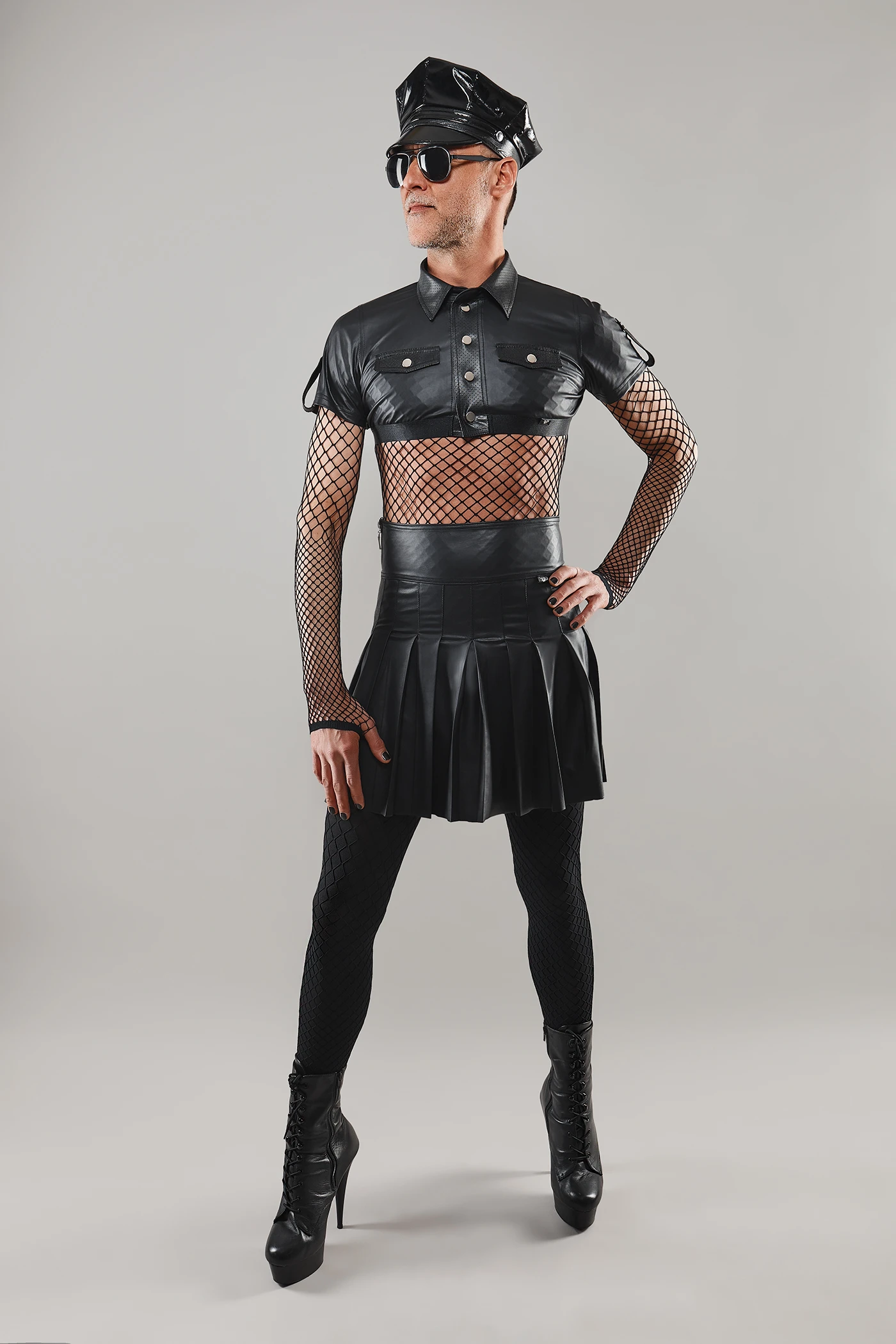 Herren Halblanger, hochgeschnittener Kinky Rock BOJavier00 aus perforiertem Material von Regnes Fetish Planet