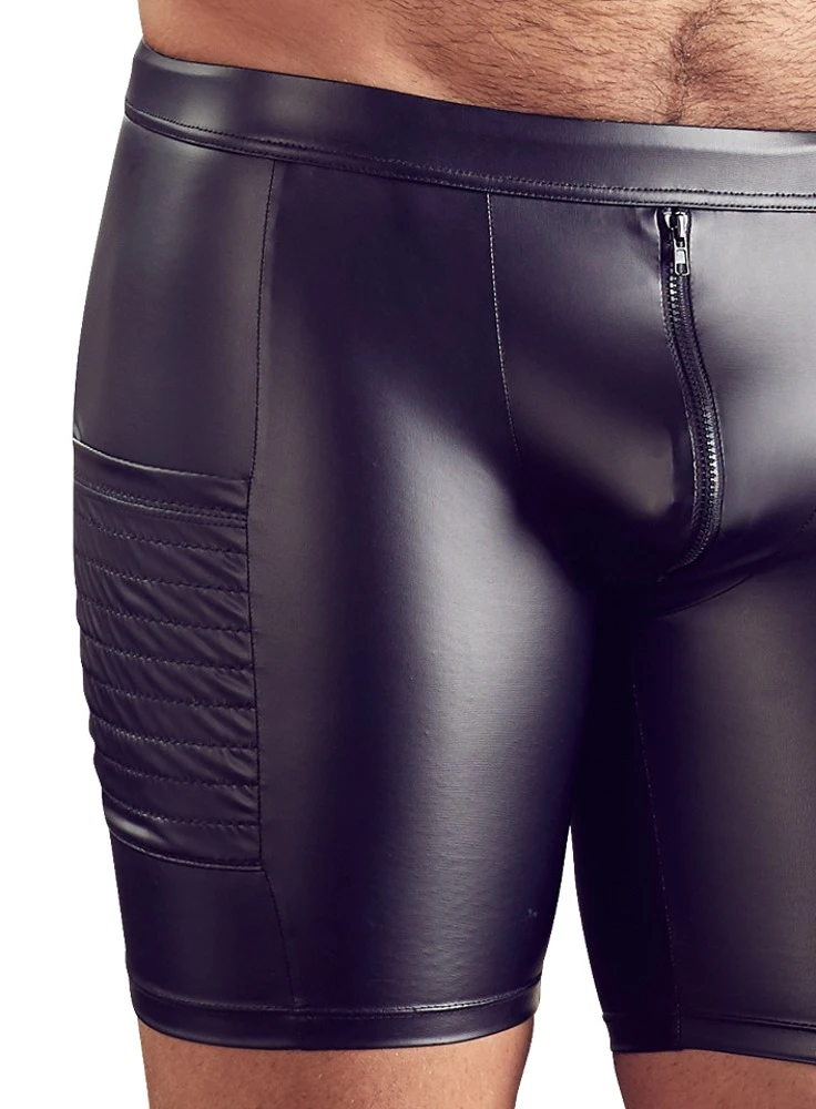 NEK Pants im schwarzen Mattlook mit Reißverschluss im Schritt und seitlicher Steppung.
