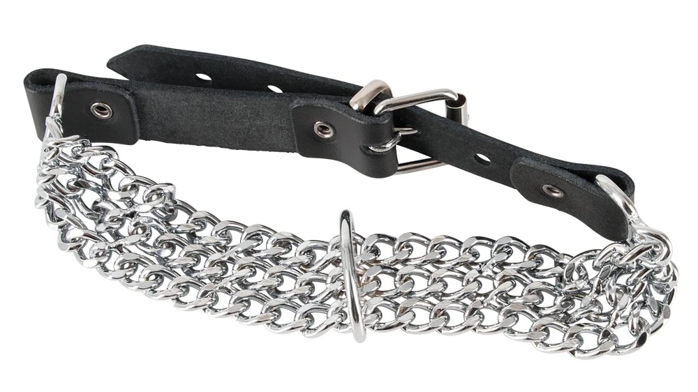 Schwarze Leder-Halsfessel von ZADO mit 3 Metall-Gliederketten, an denen vorne ein Ring befestigt ist.