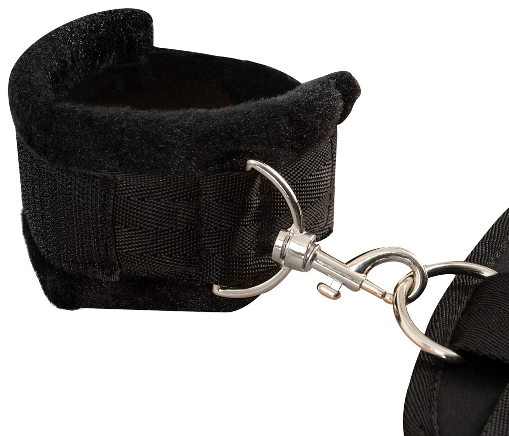 Kombinierte Fessel von Bad Kitty, die Hals/Nacken, Hände und Füße involviert. Fessel-Manschetten innen mit weichem Plüsch gefüttert.