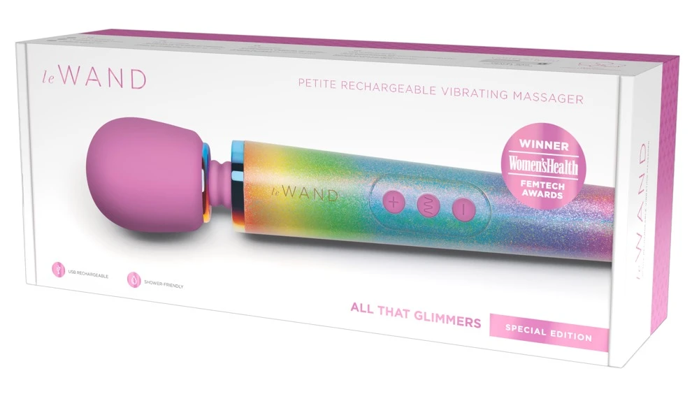 le Wand Petite All That Glimme, Petite Rechargeable Vibrating Massager All That Glimmers von le WAND als luxuriöser, wiederaufladbarer Massagestab im kompakten WAND-Design mit glitzernder Rainbow-Optik und vielseitigen Vibrationsstufen