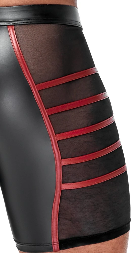 Eng geschnittene Shorts von NEK im schwarzen Mattlook mit roten betonenden Kontrast-Streifen. Eng geschnittene Shorts von NEK im schwarzen Mattlook mit roten betonenden Kontrast-Streifen.