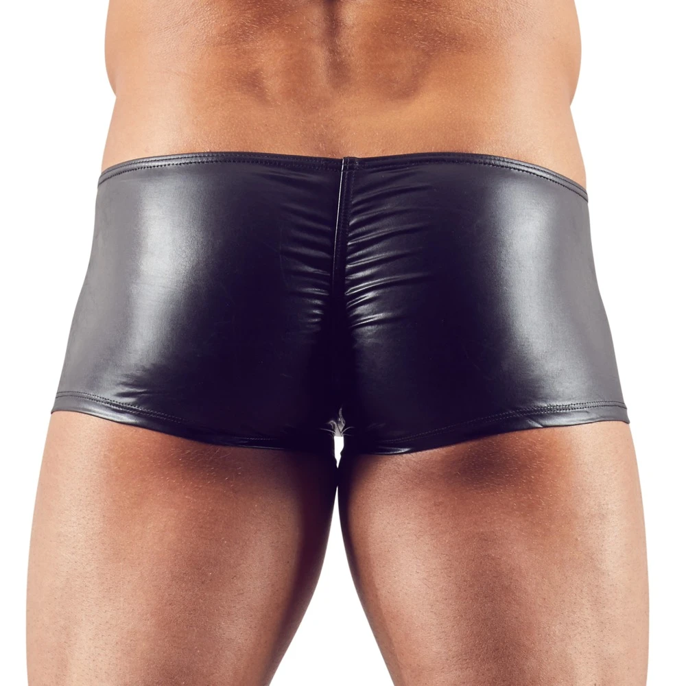 Hochglänzende Pants mit raffinierten Reißverschlüssen am Beutel. Die Po-Kontur-Naht sorgt für eine knackige Kehrseite.