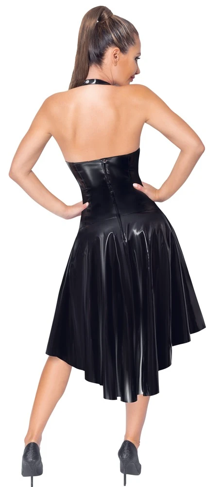 Kleid von Black Level komplett im schwarzen Lackglanz mit Neckholder. In figurnaher Schnittführung mit sexy Schnürung im tiefem V-Ausschnitt.
