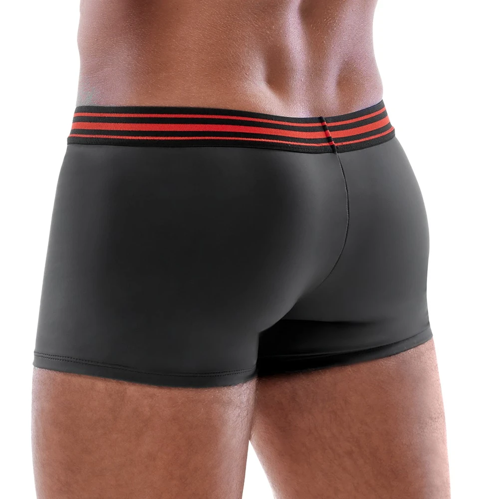 Enge betonende Pants von Svenjoyment im edlen schwarzen Mattlook mit auffälligem roten, unterlegtem Reißverschluss im Beutel.