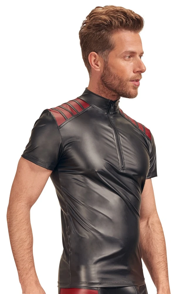 Schwarzes Shirt von NEK im trendigen Mattlook mit roten Streifen-Einsätzen auf der Schulterpartie.
