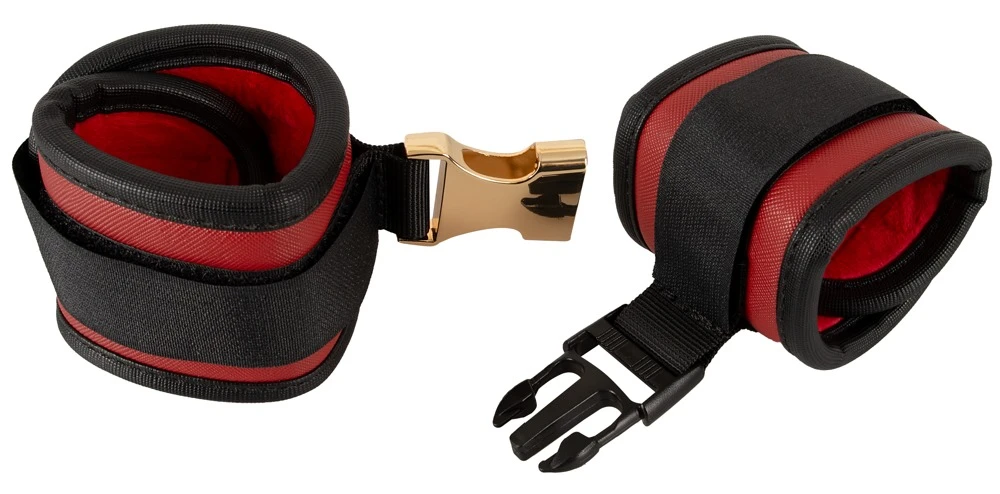 Bad Kitty Neck to Wrist Bondag, Sexy Bondage Set Halsfessel Handfesseln Augenmaske rot schwarz Lederlook gold Details verstellbar abnehmbar kinky Set