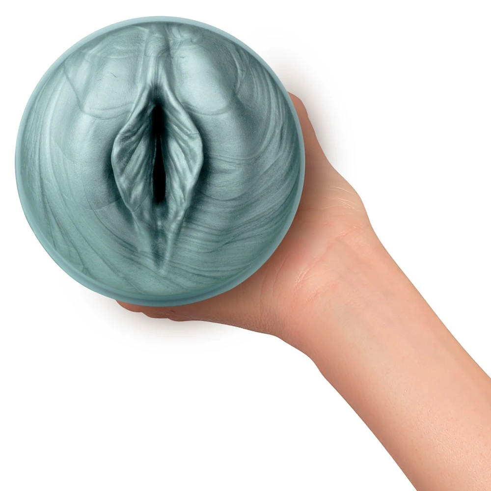 Feel Argenta Kiros, Silver Cyborg Argenta Masturbator in realistischer Vagina-Optik mit hautähnlichem Silver Skin Softmaterial, intensiver Noppenstruktur und diskretem Gehäuse für kraftvolle erotische Stimulation im futuristischen Style