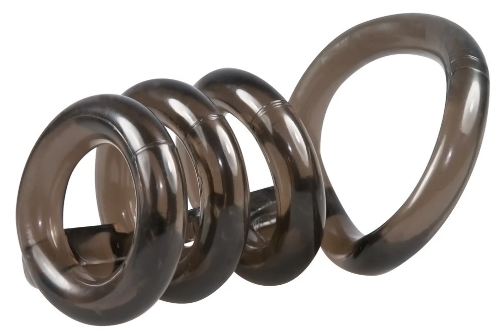 Der Cock Ring von Bad Kitty verbindet einen Hodenring und 3 Penisringe mit einem geriffelten Verbindungssteg.