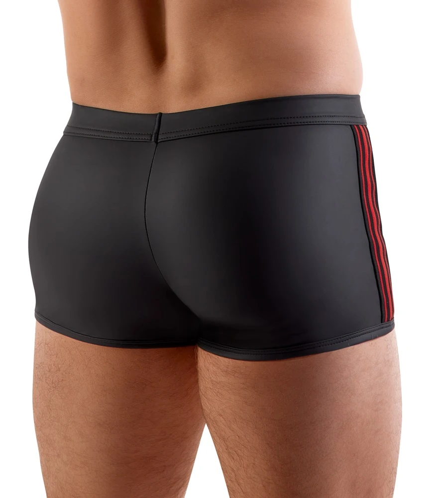 Enge betonende Pants von Svenjoyment im schwarzen Mattlook mit roten Webgummi-Seitenstreifen.