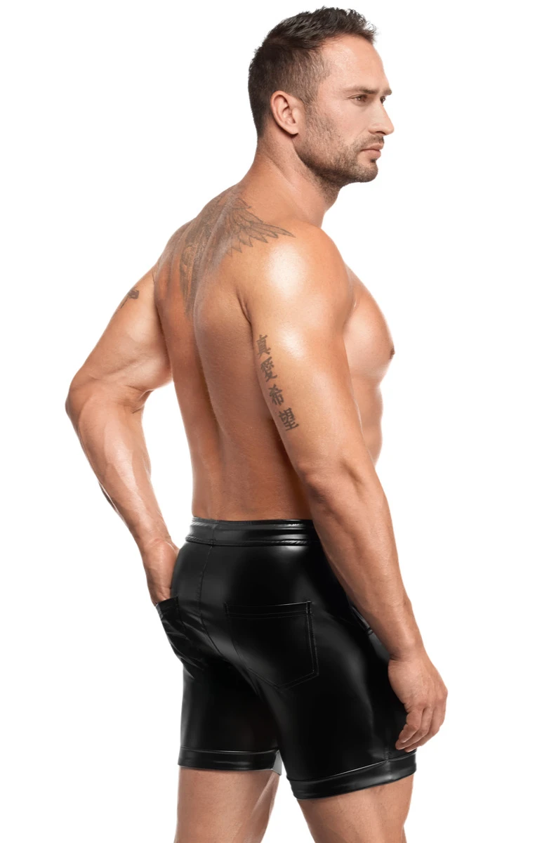 Noir Handmade Men – Schwarze Powerwetlook Shorts Rogue H088 mit glatter Oberfläche, flexiblem Sitz, Reißverschluss vorn und verstellbarem Bund für einen markant sexy Look
