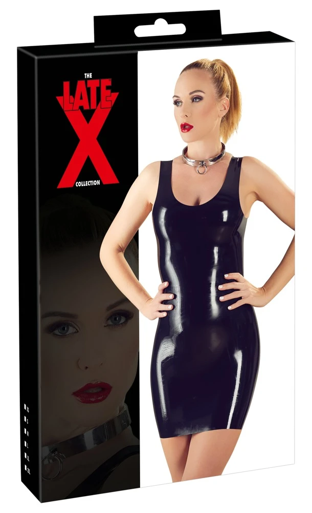 Dieses schwarze Minikleid liegt wie eine zweite Haut auf den Kurven und betont diese verführerisch.