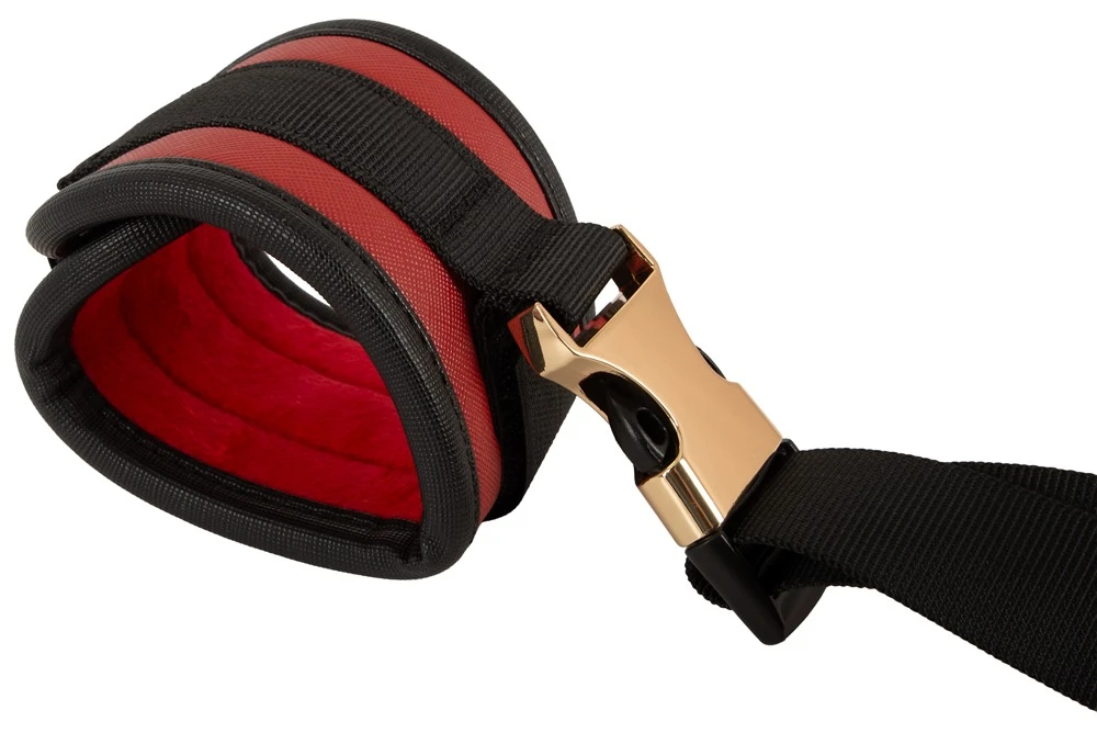 Bad Kitty Neck to Wrist Bondag, Sexy Bondage Set Halsfessel Handfesseln Augenmaske rot schwarz Lederlook gold Details verstellbar abnehmbar kinky Set