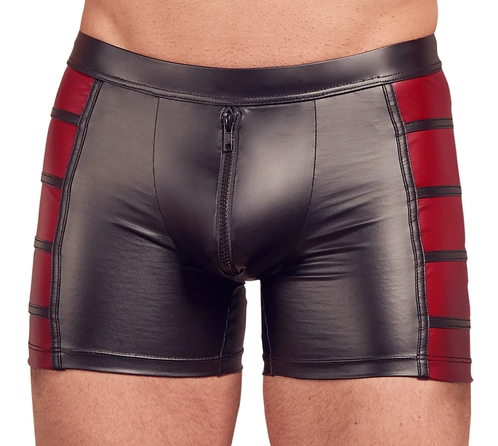 Schwarze Pants von NEK im trendigen Mattlook mit roten Einsätzen jeweils seitlich. Vorne mit unterlegtem Reißverschluss.