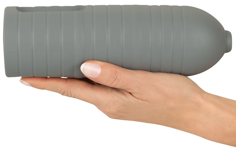 Suck-O-Mat 3 Perf. Sleeve L, Suck-O-Mat 3 Sleeve L aus seidig-softem Silikon mit Performance Ringen für intensivere Stimulation und optimalen Halt