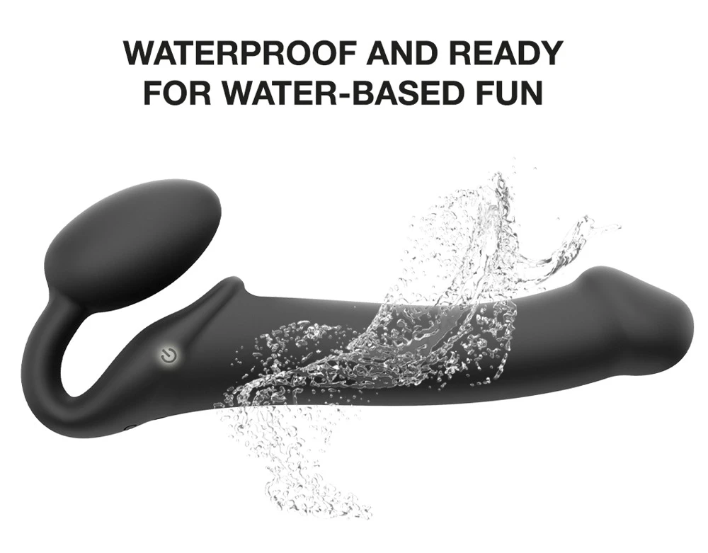 Vibrating Strap-On M , Vibrating Bendable Strap-On mit 3 Motoren, Fernbedienung, wasserdichtem Silikon und individuell steuerbaren Vibrationen für vielseitige Anwendungen beim Solo- und Partnerspiel