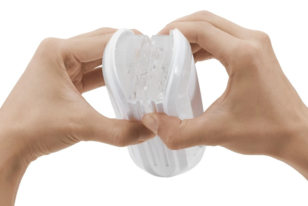 Tenga Zero Flip Gravity Aufklappbarer Masturbator in 2 Härtegraden