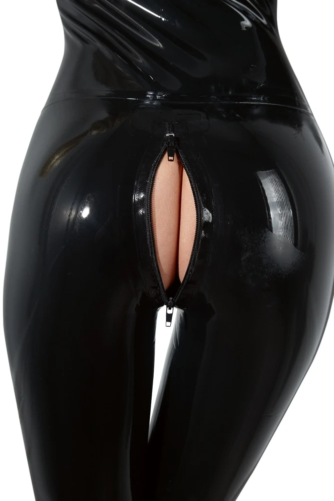 Leicht taillierter Ganzkörper-Anzug mit Stehkragen aus Latex in glänzenden schwarz.