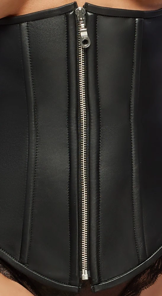 Busenfreie Corsage von ZADO aus weichem Lammleder (ungefüttert) mit silberfarbenen Metalldetails.