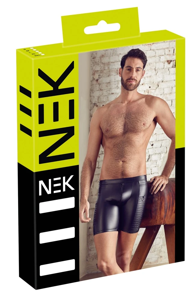 NEK Pants im schwarzen Mattlook mit Reißverschluss im Schritt und seitlicher Steppung.
