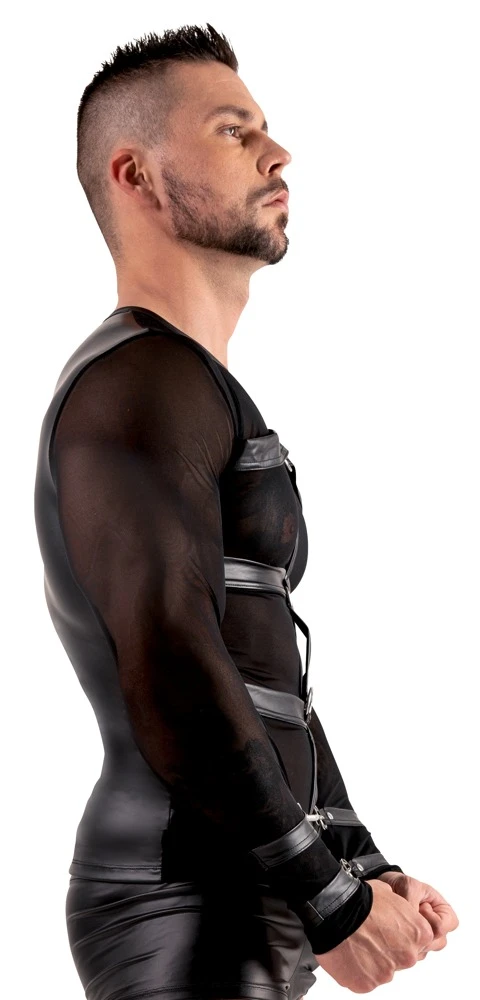Langarm-Shirt von Svenjoyment Bondage aus elastischem weichem Powernet mit aufgestepptem und mit Ringen besetztem Harness vorne. Langarm-Shirt von Svenjoyment Bondage aus elastischem weichem Powernet mit aufgestepptem und mit Ringen besetztem Harness vorne.