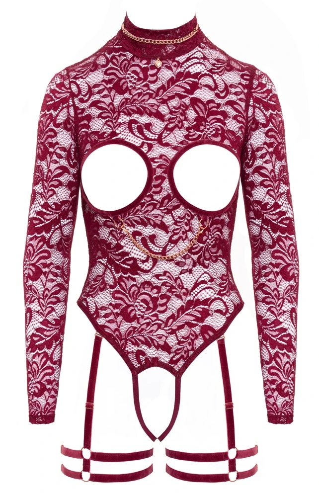 Abierta Fina Ouvert-Body in burgundy-roter Spitze mit Samt, Cut-outs für die Brüste, offenem Schritt, Straps-Harness und abnehmbaren Schmuckketten